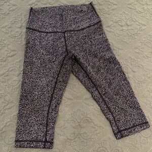 Womens Lululemon Black and White Patterned Leggings